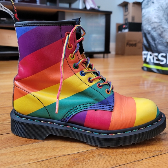 Dr Martens Pride Rainbow boots. Gorgeous 🏳️‍🌈 amazing shape leather size 7 - Picture 5 of 14